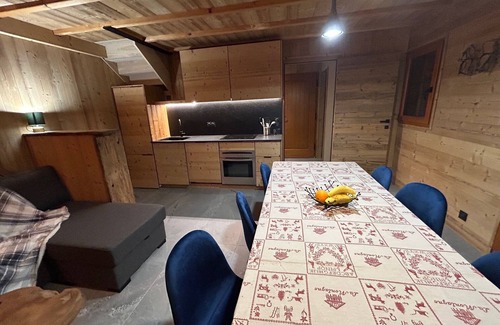 Saint-Francois-Longchamp Chalet De Ski | Petit chalet complétement rénové donnant sur la vallée de Maurienne, ski au pied