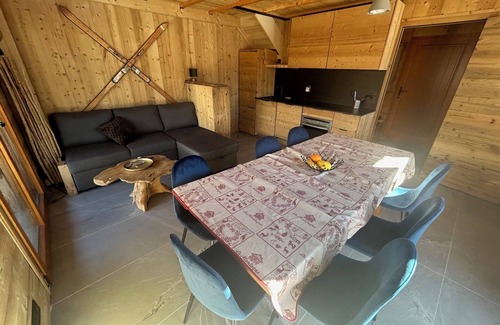Saint-Francois-Longchamp Chalet De Ski | Petit chalet complétement rénové donnant sur la vallée de Maurienne, ski au pied