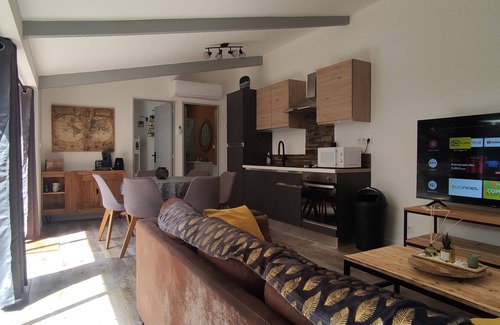 Les Hauts de Villeneuve Maison | Petit havre de paix avec SPA aux portes d'Avignon