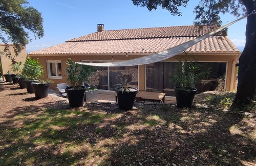 Les Hauts de Villeneuve Maison | Petit havre de paix avec SPA aux portes d'Avignon