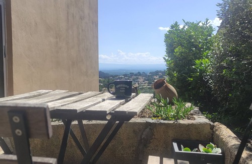 Les Hauts de Villeneuve Maison | Petit havre de paix avec SPA aux portes d'Avignon