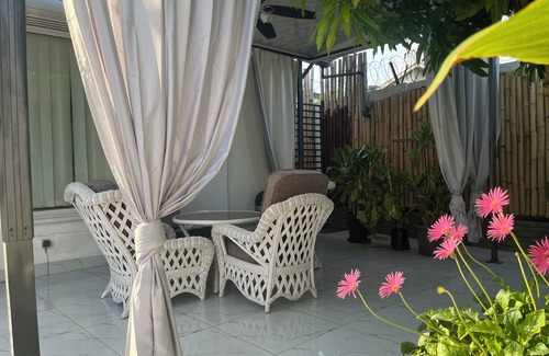 Lome Appartement | Petit Hambourg guest house by the pool