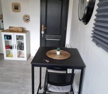 Moulineaux Appartement | Petit maison villageoise