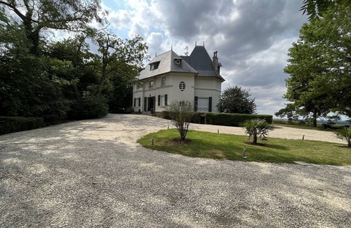 Montceaux-les-Meaux Villa | Manoir SPA sauna et piscine chauffée à 20 min de Disney