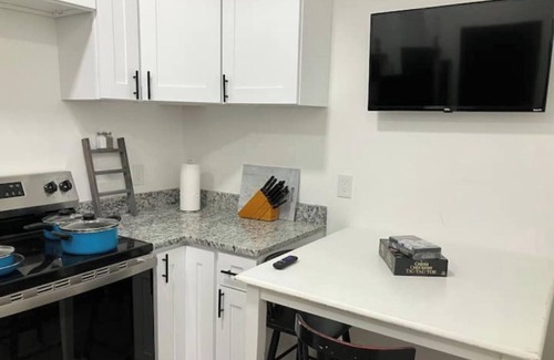Somersworth Appartement | Petit & Modern w/Parking ~ Wine