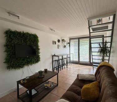 Villemareuil Maison | Petit Nid Douillet avec parking privé