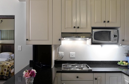 Franschhoek Maison | Petit Plaisir is a Romantic Self-catering Cottage on the Side of the Village no1