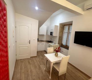 Centre Historique Appartement | Petit studio presbytère dans L'Église