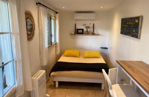 Nice Maison | Petite chambre indépendante avec sdb, clim et parking privé