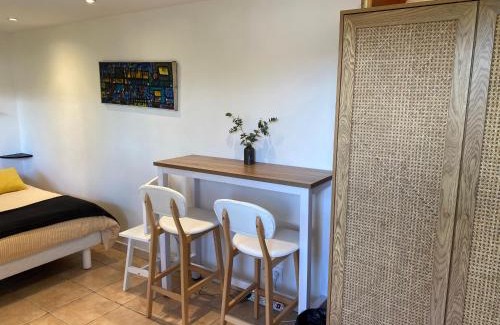 Nice Maison | Petite chambre indépendante avec sdb, clim et parking privé