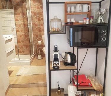 Nice Maison | Petite chambre indépendante avec sdb, clim et parking privé
