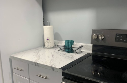 Drexel Hill Maison | Petite Cozy Home w gourmet kitchen & parking in delightful Drexel Hill