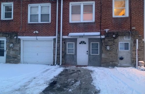 Drexel Hill Maison | Petite Cozy Home w gourmet kitchen & parking in delightful Drexel Hill