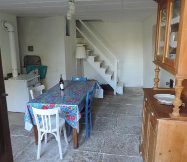 Saint-Germain-en-Montagne Maison | Petite maison rustique