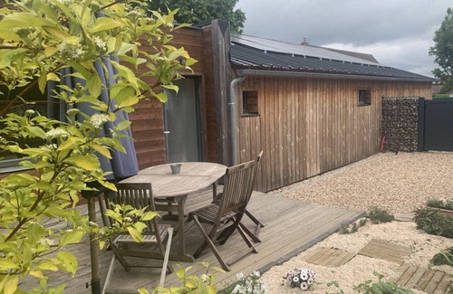 Le Thuit-de-l'Oison Maison | Petite maison en bois avec terrasse