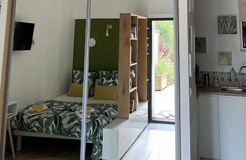 Saint-Loubes Appartement | Petite Maison Arboré et Calme
