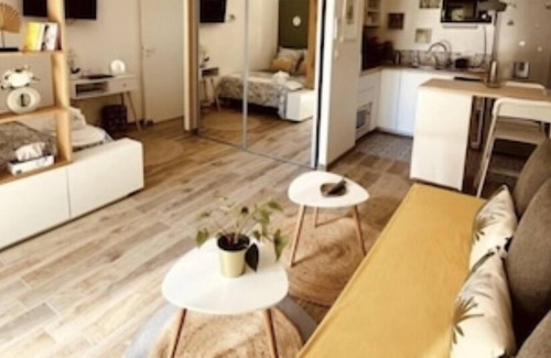 Saint-Loubes Appartement | Petite Maison Arboré et Calme