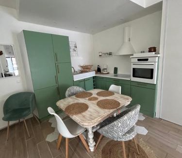 Jaulgonne Appartement | Petite maison dans village animé