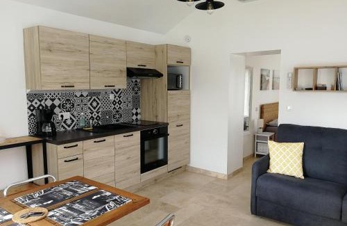 Meze Maison | Petite Maison refaite à neuf proche plage