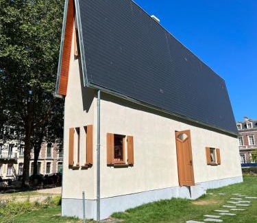 Saint-Charles du Port Maison | Petite maison rose