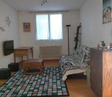 Cournon-dʼAuvergne Maison | Petite maison très paisible avec jardin à Cournon - Puy de Dôme !