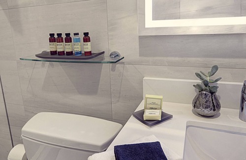 Financial District Hôtel | Petite Queen Bedded Room at The Artezen Hotel, Walk to Attractions