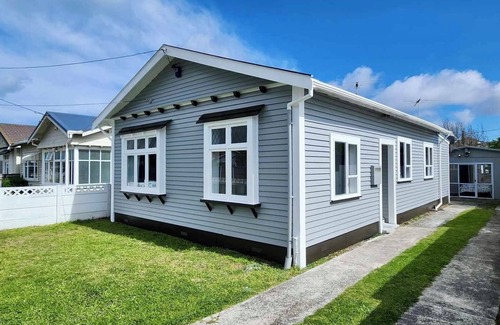 Petone Maison | Petone Beach - Entire Villa & Optional Sleep-Out