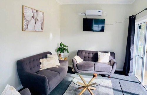 Petone Maison | Petone Beach - Entire Villa & Optional Sleep-Out