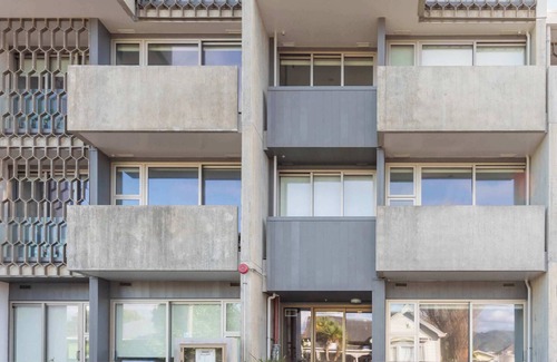 Petone Appartement | Petone Studio - Balcony, Bath Tub, Sleeps 2