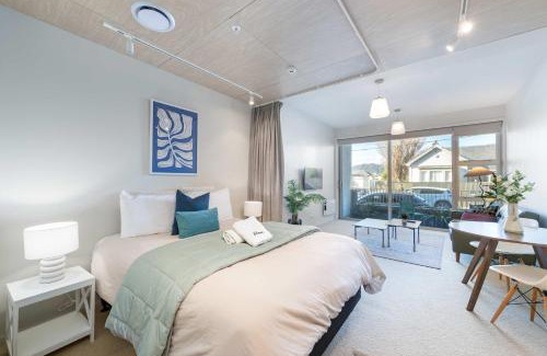Petone Appartement | Petone Studio - Balcony Bath Tub Sleeps 2