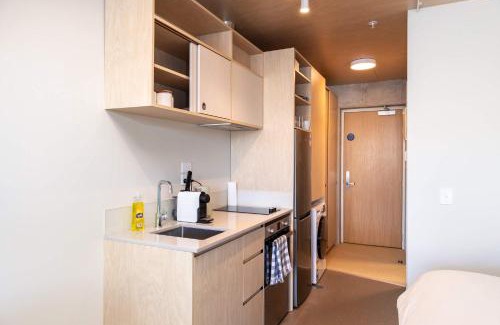 Petone Appartement | Petone Studio - Balcony Bath Tub Sleeps 2