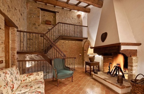 Umbertide Appartement | Petricci Residence - Casa Riciarda apartment with shared pool