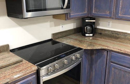 Milton Maison | Pets Friendly, Waterfront, Large backyard, Bonfire with grill, outside shower