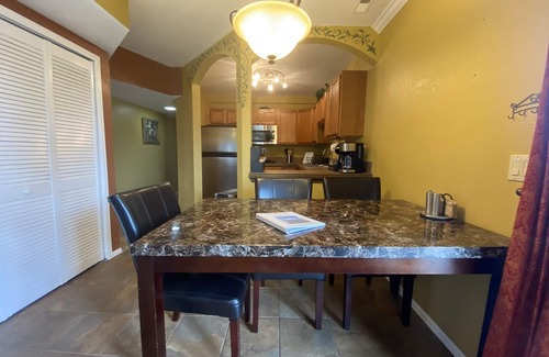 Briargate Appartement | ✔Pets✔ ♕King Bed/Bath/Kitchen ♨Hot Tub♨ w views 🏞