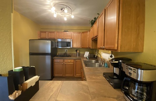 Briargate Appartement | ✔Pets✔ ♕King Bed/Bath/Kitchen ♨Hot Tub♨ w views 🏞