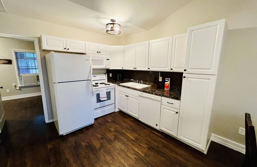 Lincoln Appartement | Pet’s love “The Bachelor” Lakefront Apt @ Sunset Estates