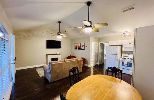 Lincoln Appartement | Pet’s love “The Bachelor” Lakefront Apt @ Sunset Estates