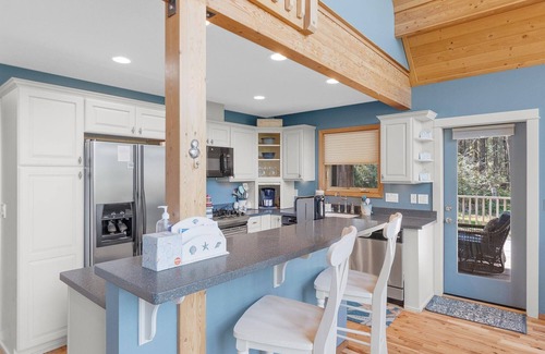 Ocean Park Maison | Pets OK, 150 yds to beach, modern, luxury (Journey)