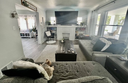 Old Brooklyn Maison | Pets Welcome! Modern Eco-Friendly Home Close to the City with backyard & office