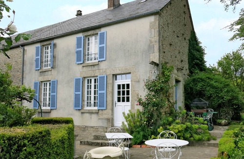 Saint-Sulpice-les-Feuilles Maison | Peuchaud by Interhome