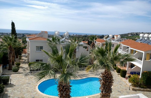 Peyia Town Appartement | Peyia Fontana - Executive 2-bedroom penthouse, panoramic sea views and Hot Tub