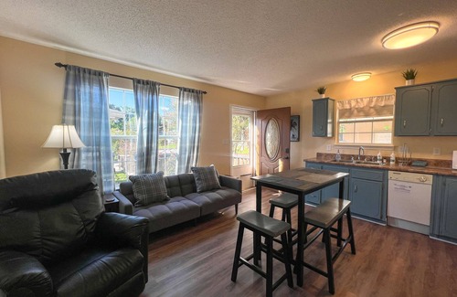 Southeast Pensacola Maison | Peyton Cottage - near Hospitals-Airport