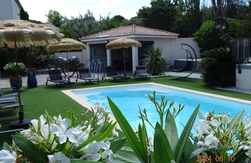 Tourbes Villa | PEZENAS, Spacieuse villa, piscine privée chauffée, calme, proche tout commerces.