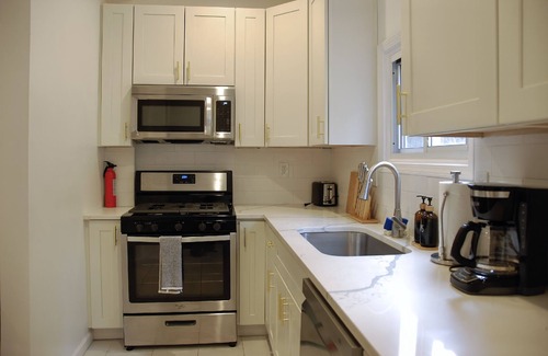 East Liberty Appartement | PGH Delight - 2B/1B, ALL NEW w/ Free Street Parking, Perfect for family vacation