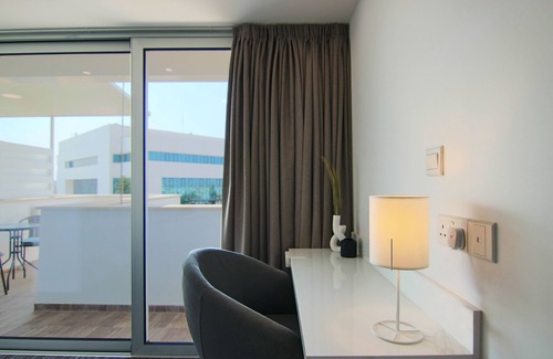 Acropolis Appartement | Phaedrus Living Luxury Suite Nicosia 504