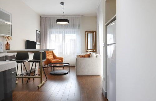 City Centre Appartement | Phaedrus Living Mini Art House Monet