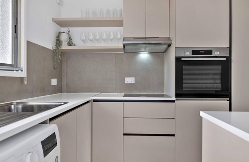 Lykabittos Appartement | Phaedrus Living: Romanou Modern City Center Flat