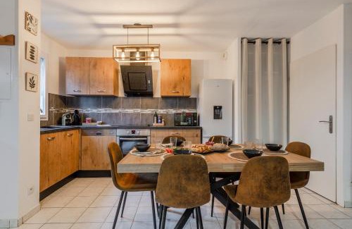 Magny-le-Hongre Maison | Phantasia by Kleidos, 10 min de Disney! Jolie Maison Familiale 6P, 2 chambres, Terrasse, Parking
