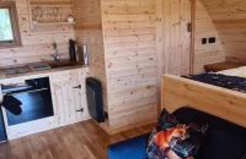 Sibson Cabine | Pheasant Lodge at Heygates Lodging - With hot tub