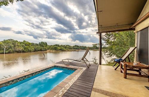 Thorny Bush Game Reserve Cabine | Phelwana Game Lodge